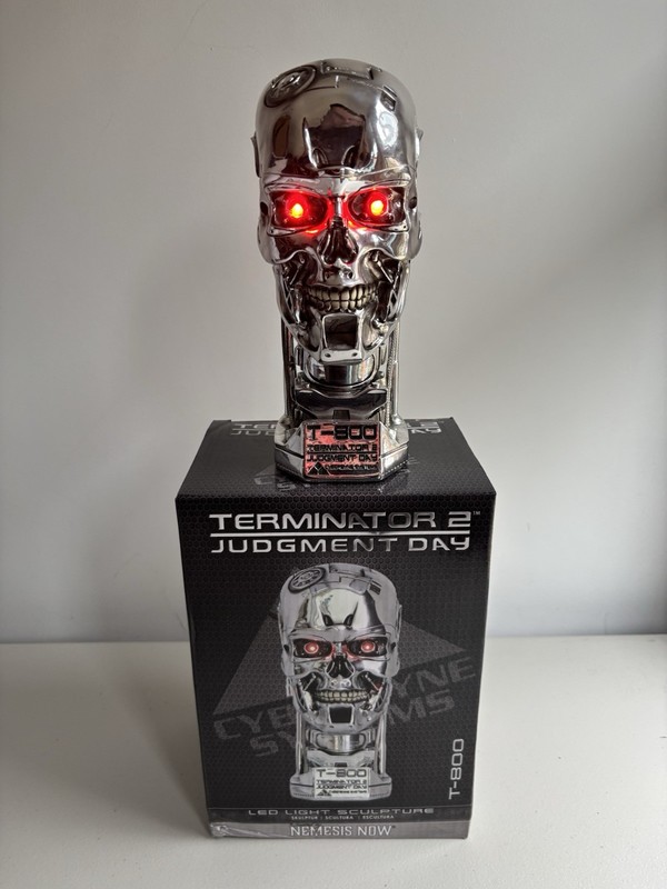 Terminator T-800 Light Up Figurine 21cm Official Terminator 2 Movie Collectible