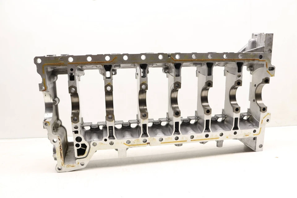 2015-2018 BMW M3 3.0L - Crankshaft Housing / Engine Block 7853848 - Image 4 of 4