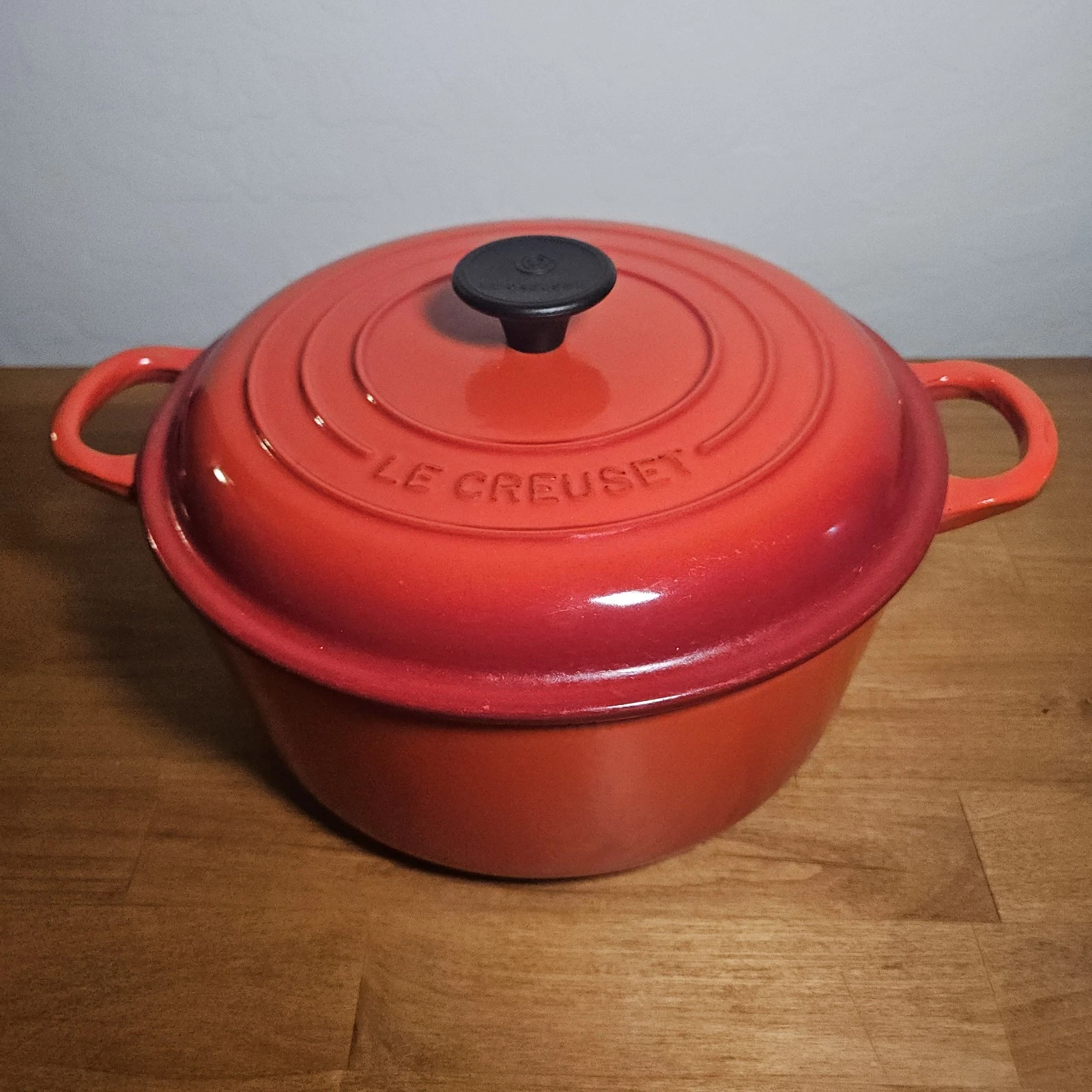 Le Creuset 3.5 Quart Round Dutch Oven 22 cm – Cerise Red Enameled Cast Iron
