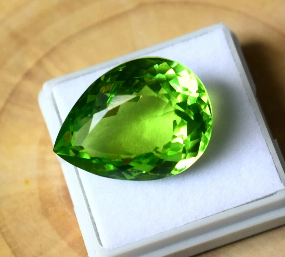 Impresionante piedra preciosa suelta facetada de 20-22 quilates corte pera de peridoto verde certificada por EGL Foto 4 de 4