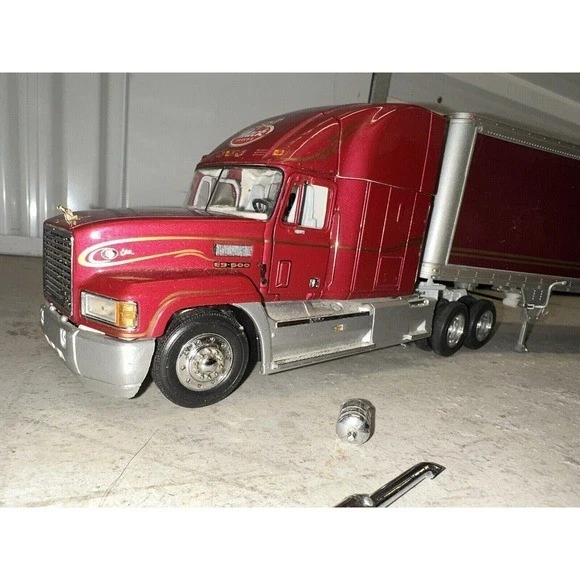 Franklin Mint DieCast Mack Truck & Trailer 1993 1/32 Semi Scale Read Description - Image 2 of 4