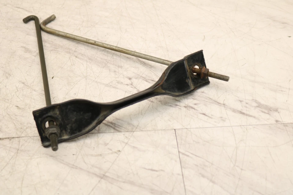 03-04 INFINITI M45 SOPORTE DE AMARRE DE BATERÍA SOPORTE TAPÓN MONTAJE COMPLETO OEM Foto 3 de 4