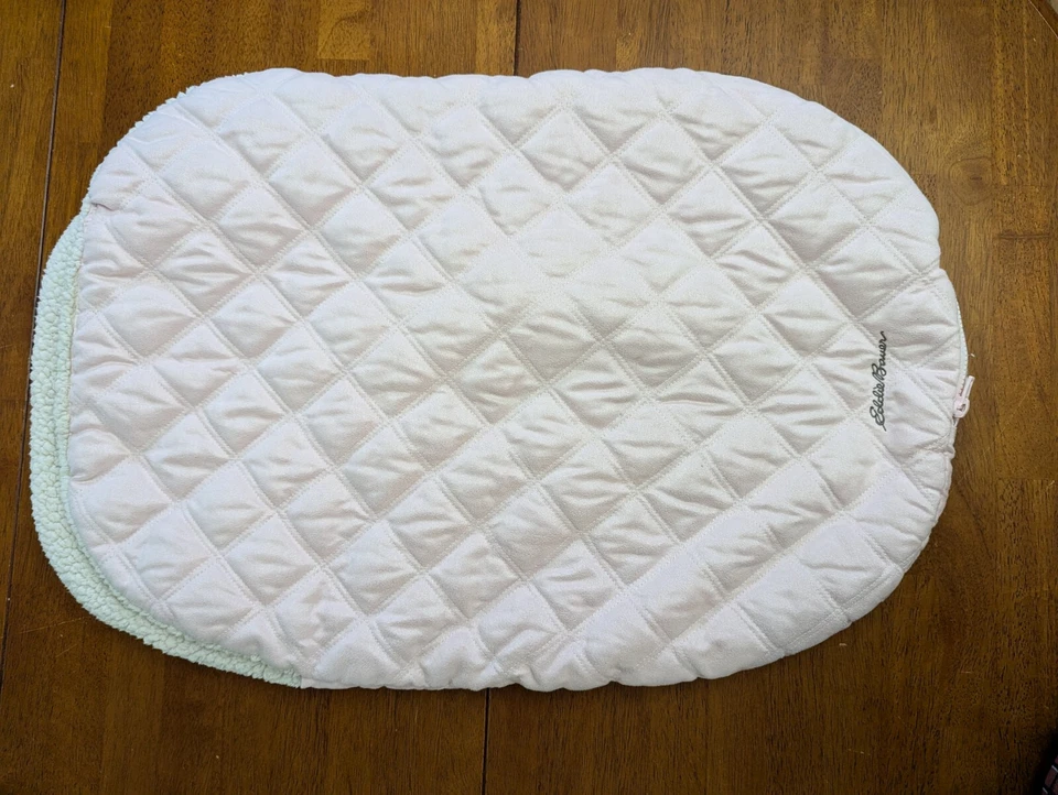 Eddie Bauer Funda de Asiento de Coche Acolchada Rosa Bebé Infante Forrada con Cremallera Foto 2 de 4