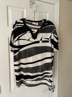 Chicos Womens Sz 0 Pull Over top Pretty Shade Black white Pretty Short ￼￼sleeve!