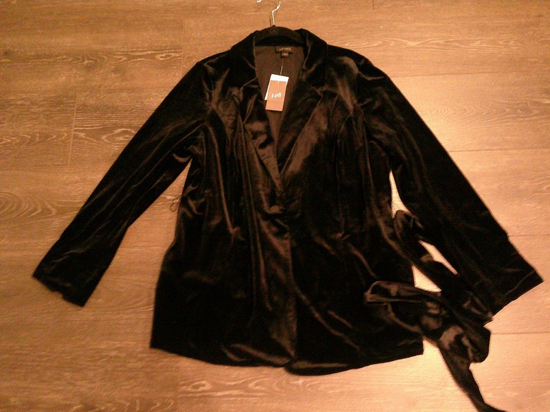 J. Jill velvet jack with wrap around tie NWT in black  Size Medium