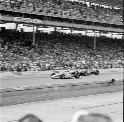 Bobby Unser in his Huffaker 66 RACING OLD PHOTO