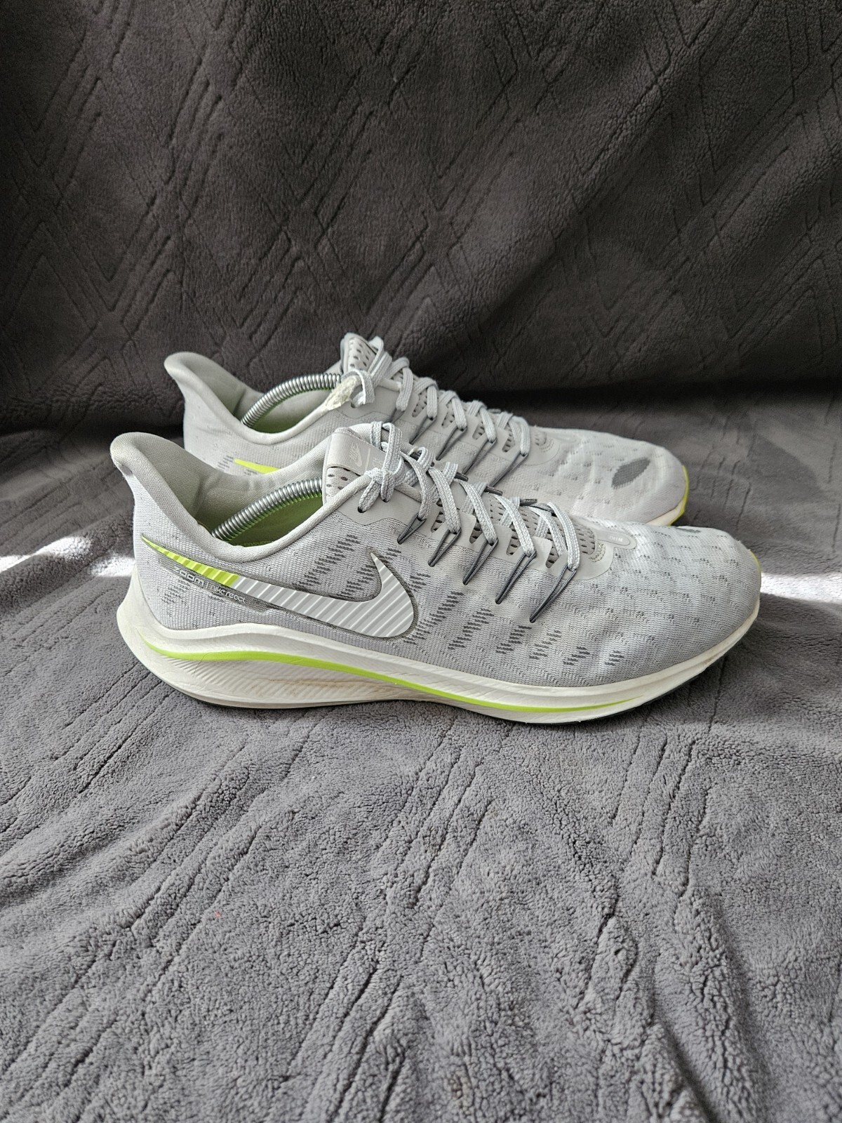 Nike Mens Air Zoom Vomero 14 Running Shoes Grey White Volt Size 12