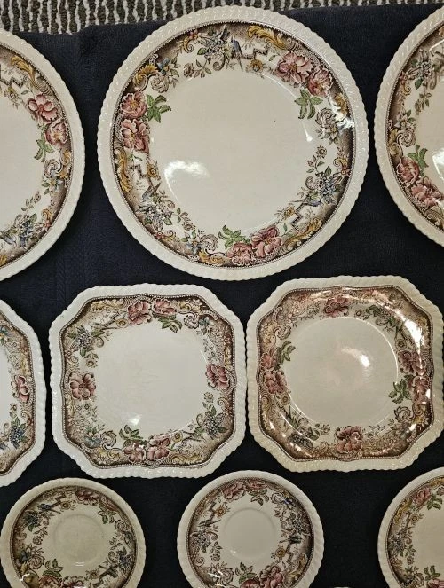 VINTAGE DEVONSHIRE JOHNSON BROS ENGLAND LOT OF 29 PIECES 118579 ***SWEEEET*** - Image 3 of 4