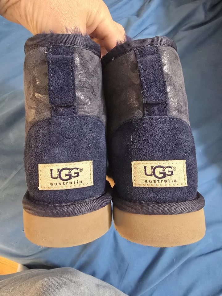 Botas de invierno UGG Classic Short II para mujer talla 8 azul leopardo Foto 3 de 4