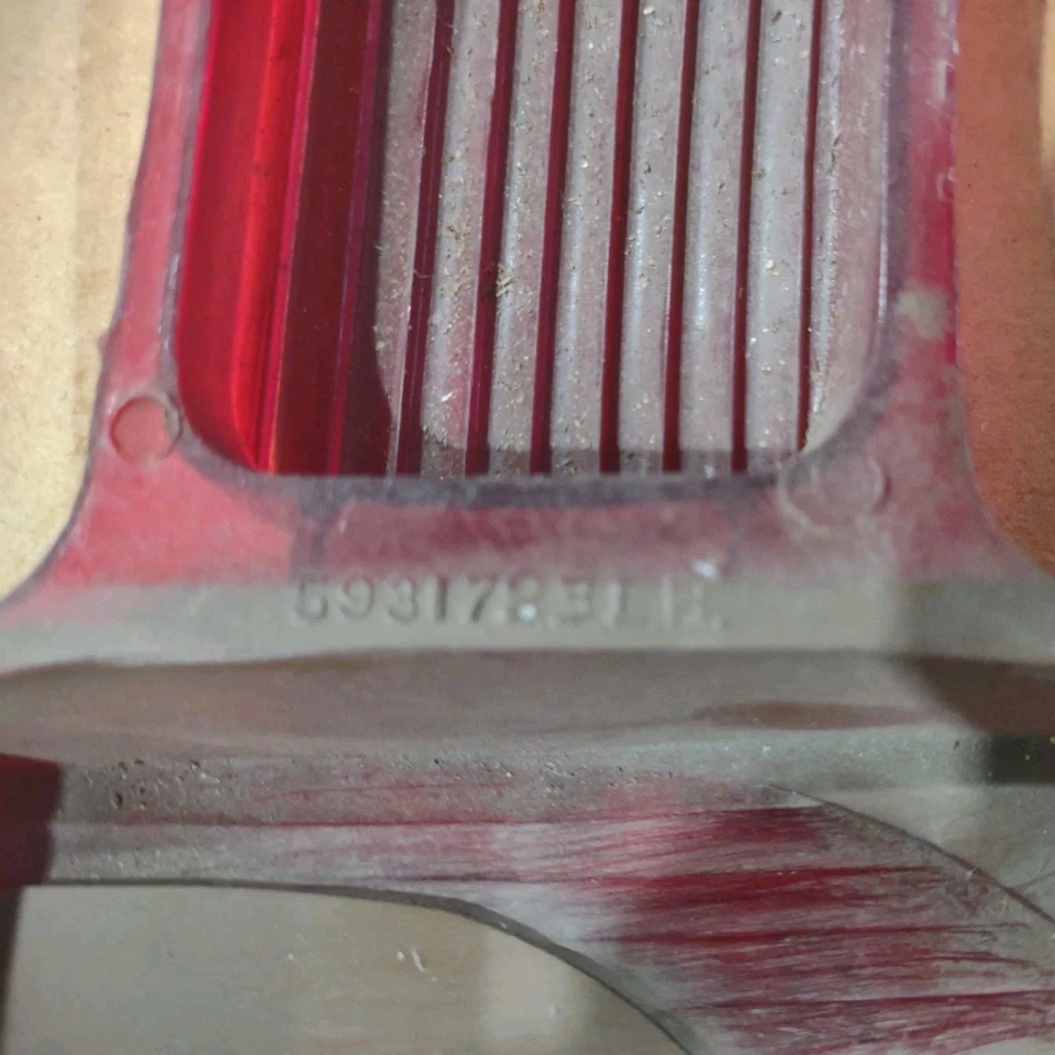 Buick OEM 1941 1942 Par especial de lentes de luz trasera izquierda y derecha originales Foto 3 de 4