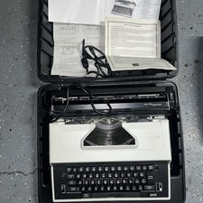 Vintage Royal Office Master Deluxe Electric Typewriter W Case & booklet untested thumbnail