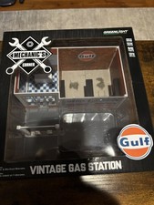 Green Light Vintage Gas Station Gulf Mechanic Corner