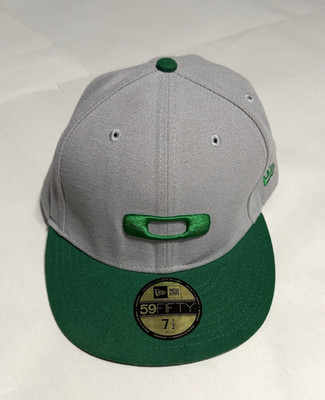 New Era 59Fifty Oregon Ducks Fitted Cap / Hat Size 7 1/2 Gray & Green ~ 2012