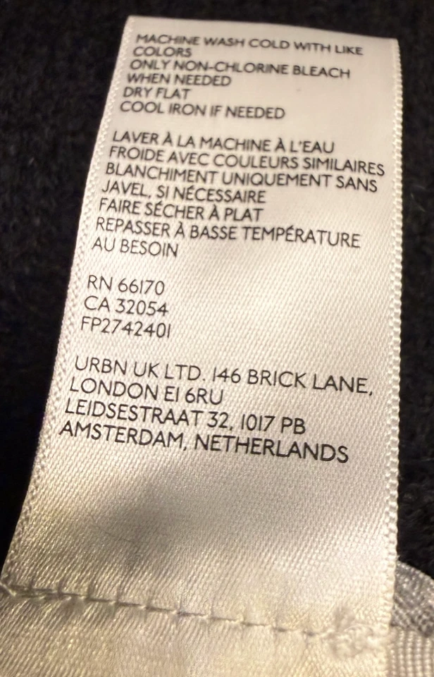 NEW FREE PEOPLE BLACK ESSENTIAL TRIANGLE SCARF - Image 4 of 4