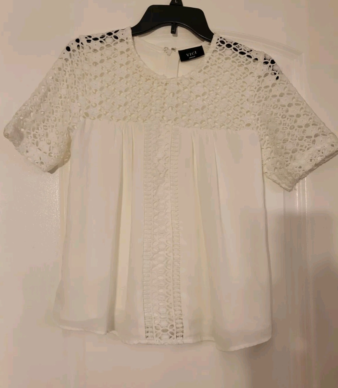 Women's Vici White Shirt Size Small