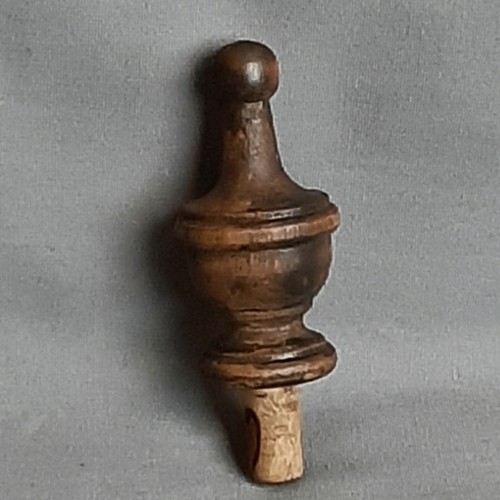 Vintage antike deutsche Uhr dunkles Holz Drehbank gedrechselt Endstück Wand Kaminsims Kuckuck 4
