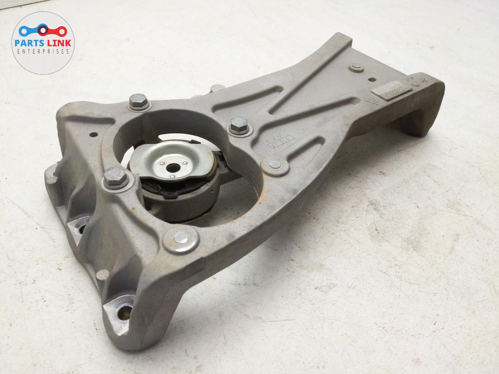 2017-20 MASERATI LEVANTE TRANSMISSION MOUNT CROSSMEMBER SUPPORT BRACKET M161