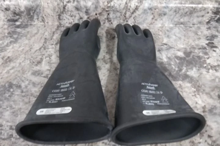 Activarmr CL1B16" Size 10 Black Rubber Electrical Insulating Gloves (BW)
Opens in a new window or ta