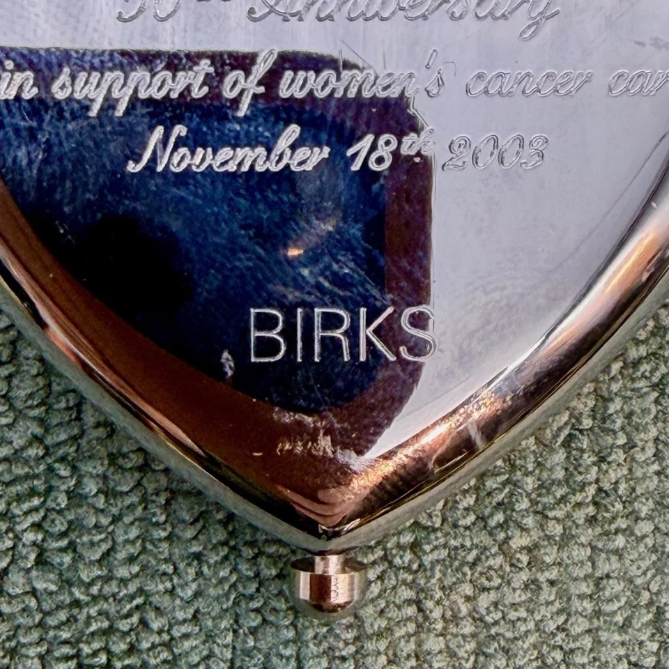 Espejo compacto Birks Heart - Desfile de moda de Toronto 50 aniversario 2003 Foto 4 de 4
