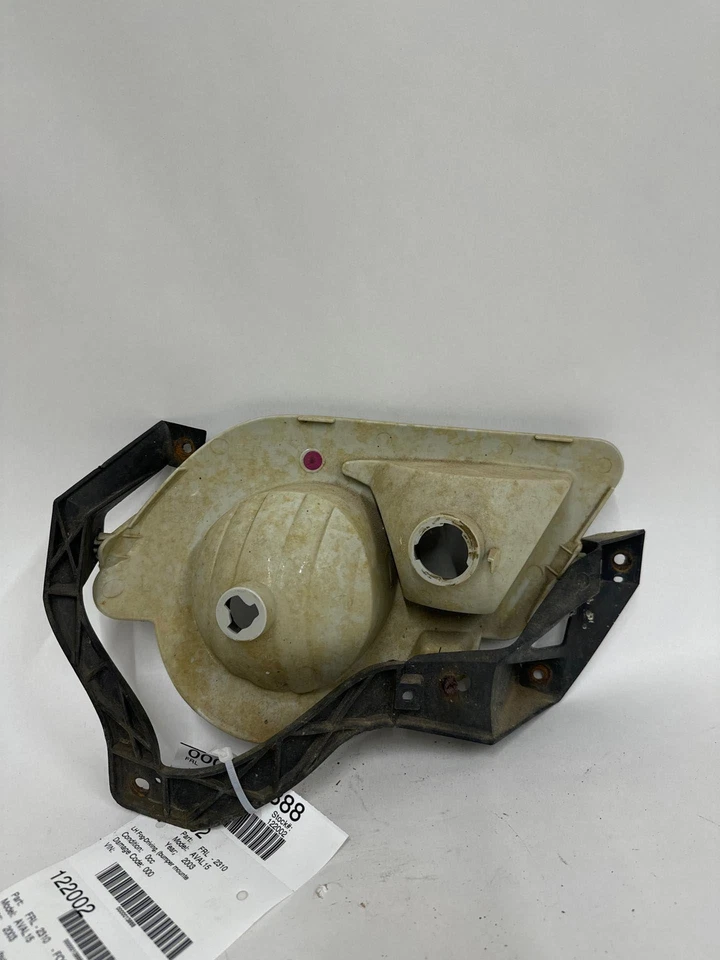 2002-2006 Chevy Avalanche 1500 Fog/mark/park/turn Light/lamp Left Fog-driving - Image 3 of 4