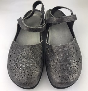 naot closed toe sandals