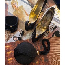 Vintage pumps in black satin with bow and crystals, size 9 1/2