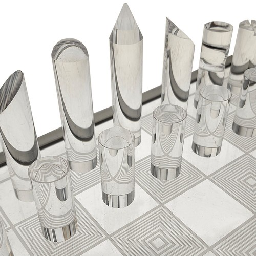 NEW! OnDisplay Deluxe Acrylic Fire & Ice LED Light Glow Chess Set - Luxury Game - Picture 3 of 10