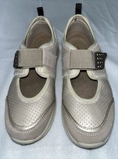 Easy Spirit Liftoff Sneaker Womens 9M Beige Mary Jane Perforated Casual