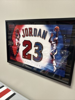 MICHAEL JORDAN AUTOGRAPHED BULLS/Wizzard JERSEY NUMBER FRAMED