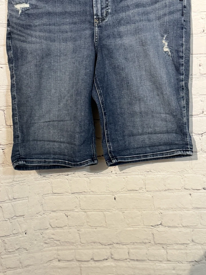 Womens Silver Jeans Co Denim Avery Bermuda Shorts size 16/L 10 - Image 4 of 4