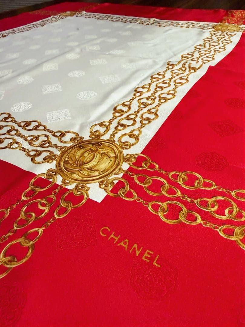 CHANEL Chain pattern Scarf White Red Gold about 35.43 x 34.25