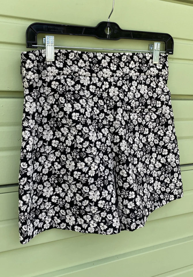ZARA 百慕大黑色花卉金色白色短裤高腰 30 英寸 M 码 #4315B 缺陷 — 第 2/4 张图片