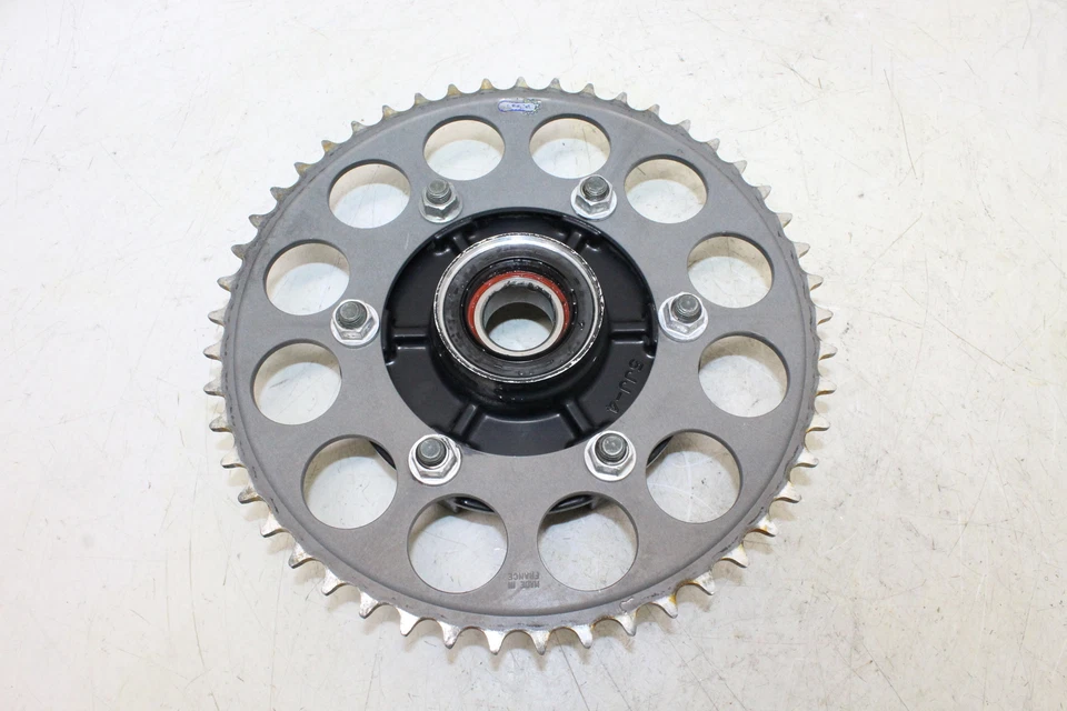 Piñón trasero Yamaha Yzf R6s 2006 con juego de amortiguadores de buje Foto 2 de 4