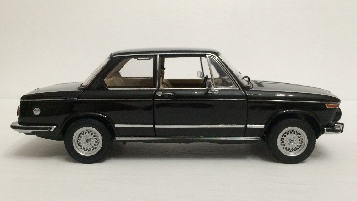 Autoart 1:18 Millennium BMW 2002 | eBay