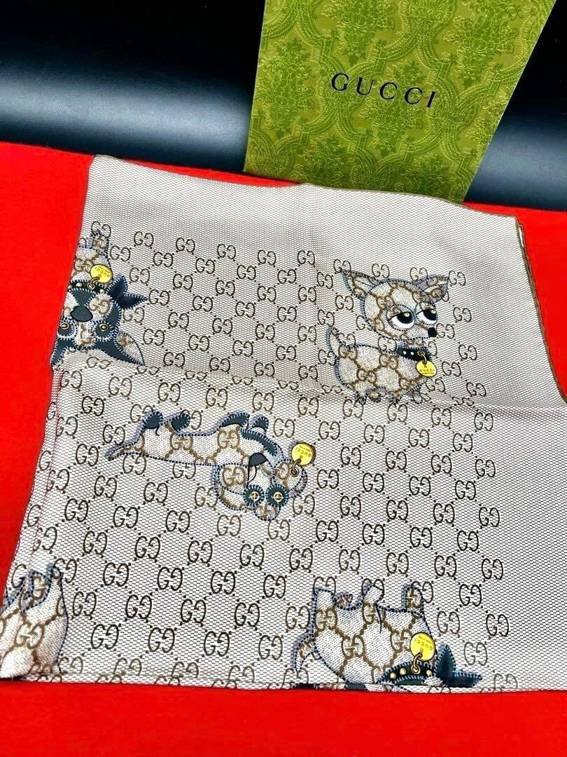 Foulard Gucci Guccioli Dogs Design jamais utilisé sans boîte I2