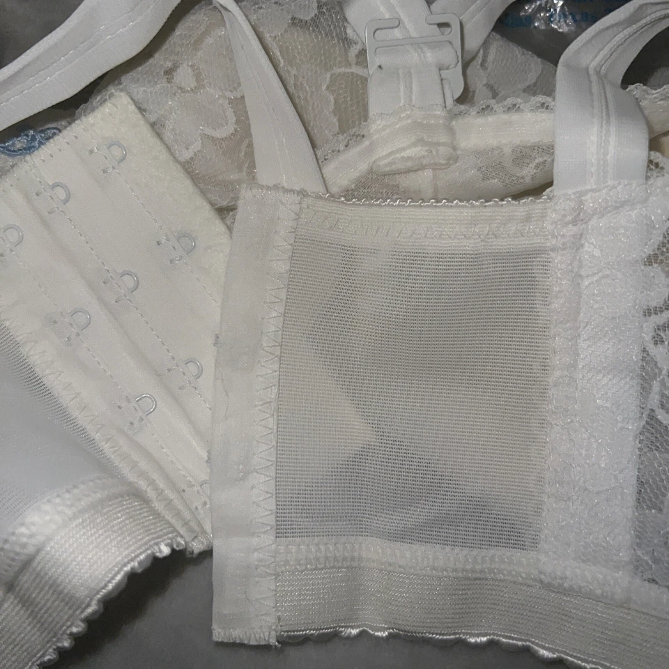 复古白色浮雕形式子弹文胸 34 DD 海报复古摇滚子弹文胸 — 第 3/4 张图片