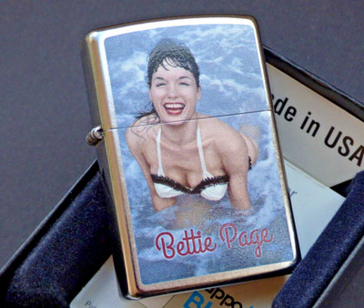 Zippo Lighter   Bettie Page In Water Sexy   60003168   Neu New    A200