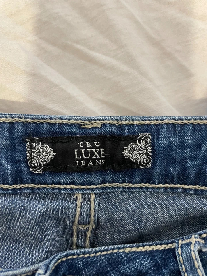 Pantalones de mezclilla Tru Luxe para mujer ajustados azules talla 28/6 bolsillos con estrás Foto 3 de 4