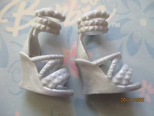 BARBIE DOLL / PAIR OF SHOES: BOOTS, PUMPS ....... (915)