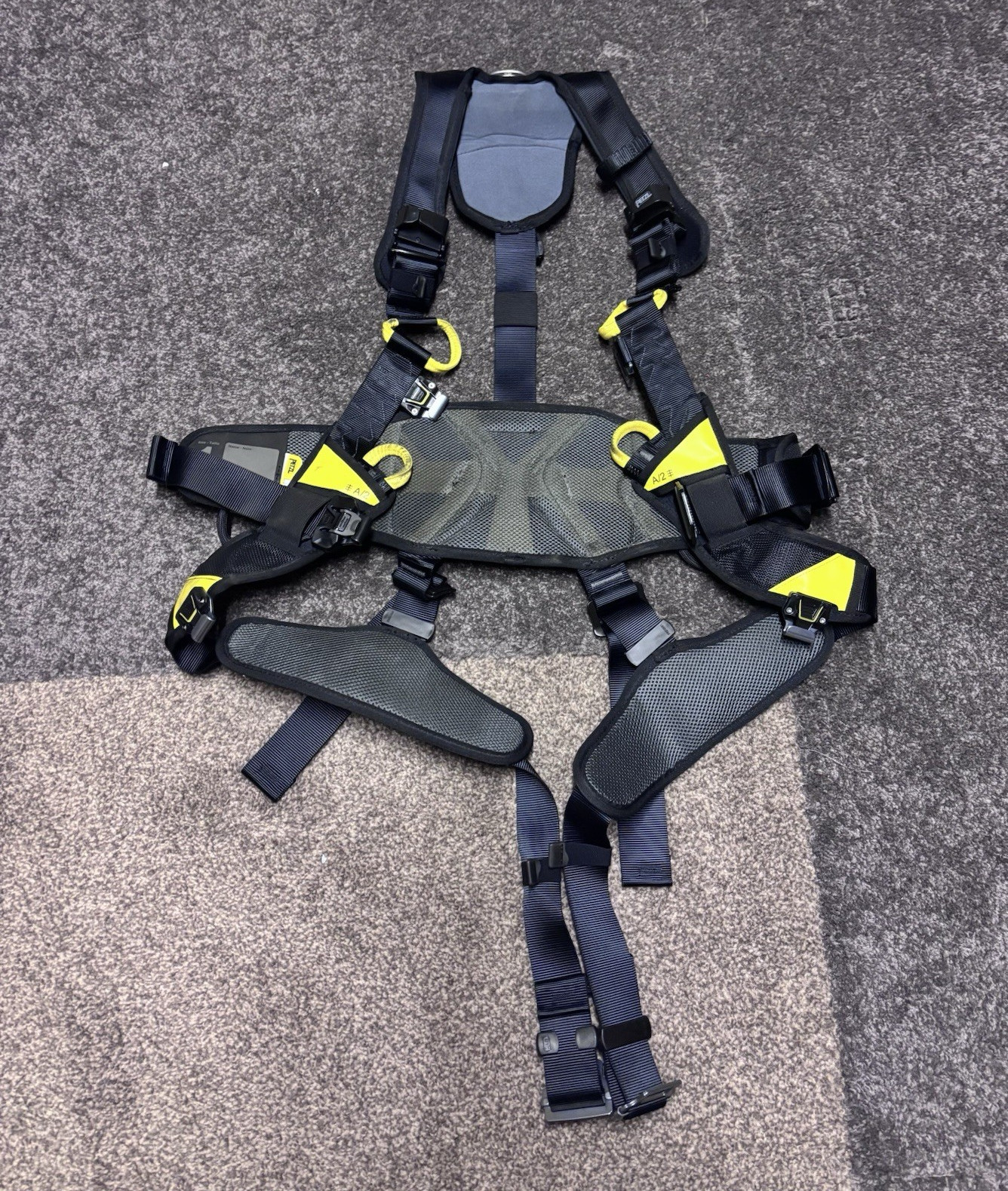 Petzl VOLT WIND Full Body Fall Arrest Safety Harness Black/Yellow Size 2