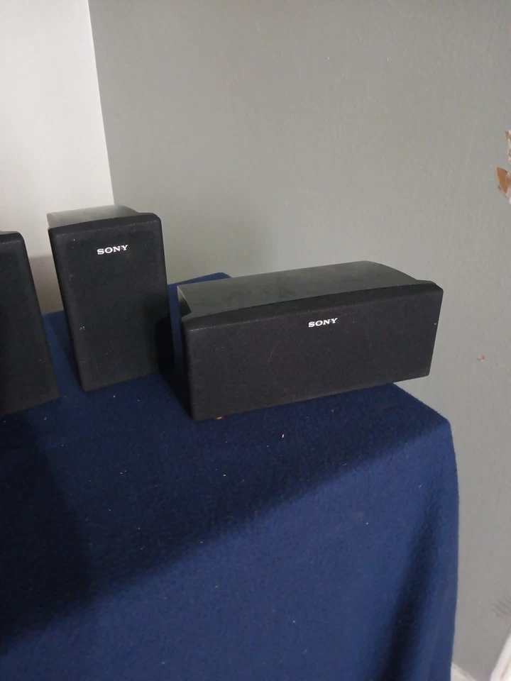 Barra de sonido envolvente sistema de 4 altavoces Aiwa y Sony Foto 2 de 3