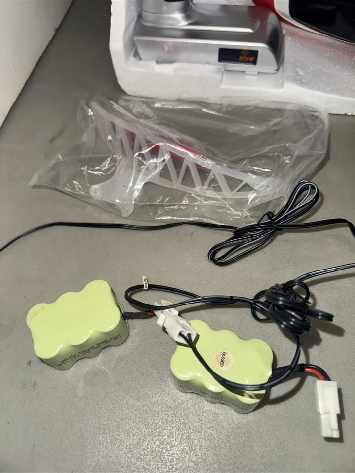 Hobby Zone Zig Zag Racer 3 RTR Red Rc Boat Original Box Untested With Extras! - Image 2 of 4