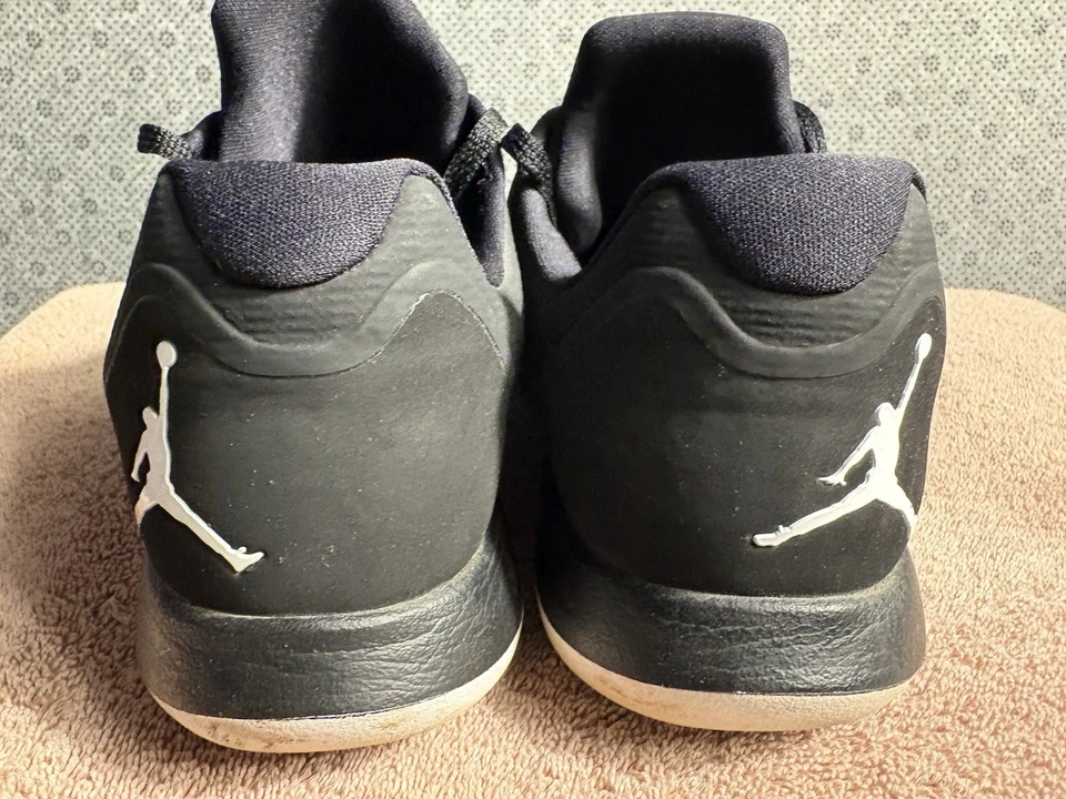 Tênis de basquete Jordan Grind 2 preto branco salpicado - AO9567-010 tamanho 10.5 baixo - Imagem 3 de 4