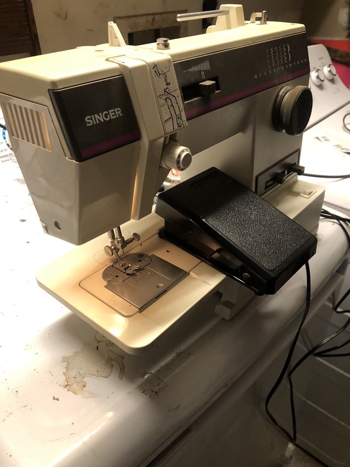 Vintage Singer Sewing Machine Model 9420 With Pedal & Power Cord 120v