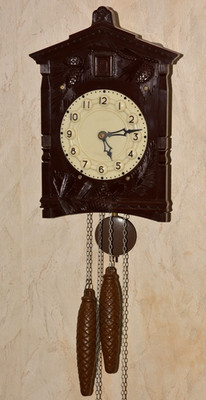 Vintage Sowjetische Bakelit Wanduhr Mayak mit Kuckuck 70er Jahre