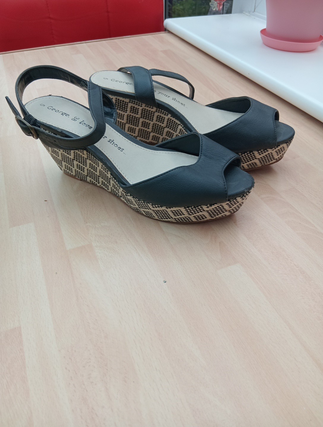 APL Sandali neri con zeppa Asda George taglia 5