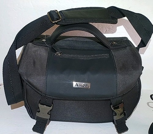 3 Nikon Lenses DX AF-S Nikkor 35mm 1:1.8g, AF-P 70-300 DX ED, AF-P 18-55mm W Bag - Picture 17 of 23