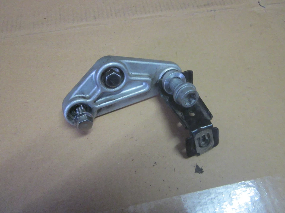 TRIUMPH Daytona Speed Triple T 595N 955i 02-06 Support Moteur Haut Gauche - Photo 1/1