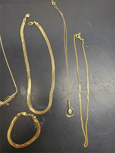 Vintage Avon Jewelry Collection Including Bracelet, Necklaces, Earrings Gorgeous - Picture 7 of 12