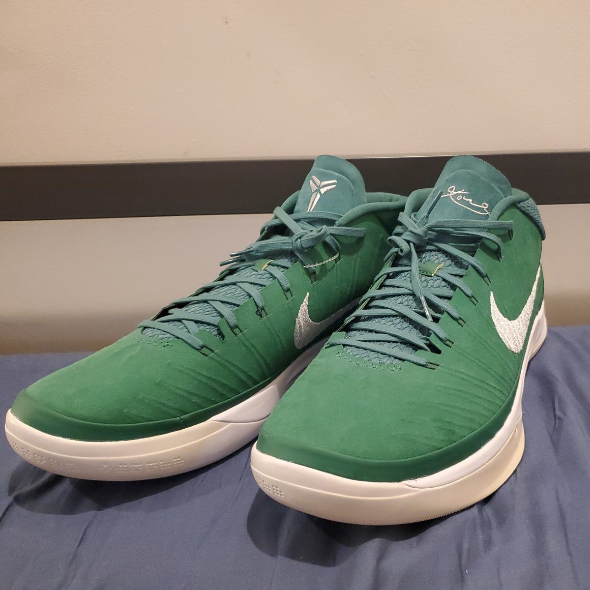 Nike Kobe Bryant AD TB Promo Mens Michigan Gorge Clover Nike Kobe Bryant AD TB Promo Mens Michigan Gorge Clover